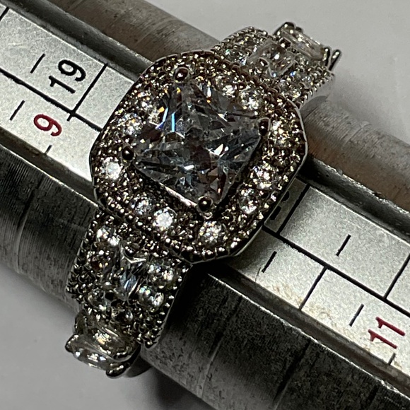 Sterling Silver Ring with clear stones. Size 10 - Picture 1 of 6